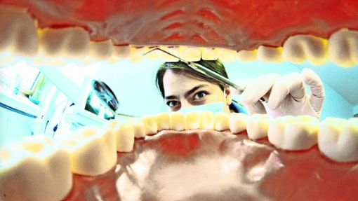 Er ist 28 Jahre alt – und hat kaum noch Zähne im Mund